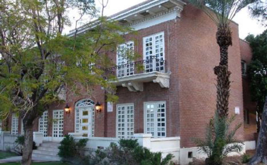 A series of townhouses which read as a single large building