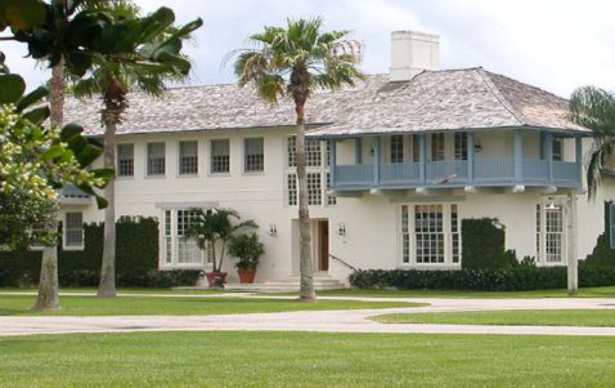 A mansion apartment with a single entry accessing all units