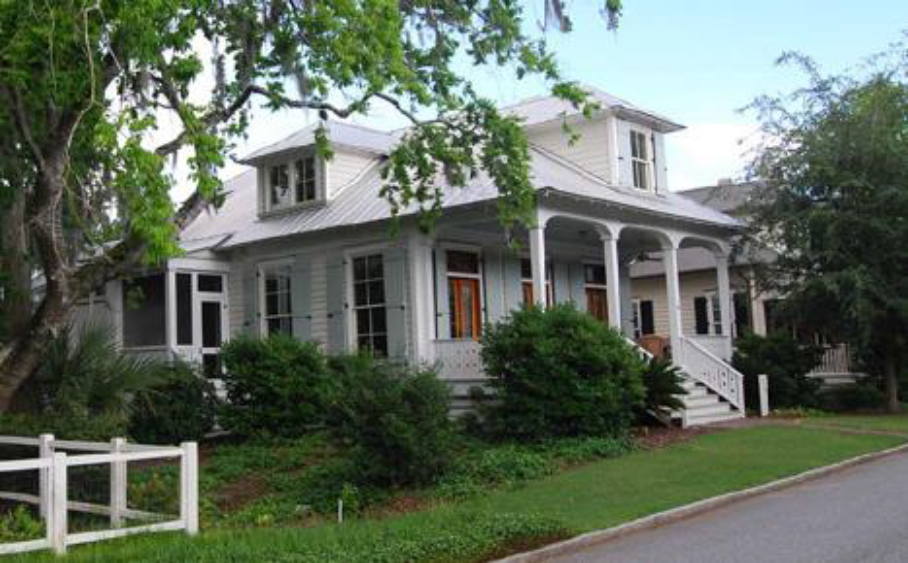 One-and-a-half story small lot house with integral porch