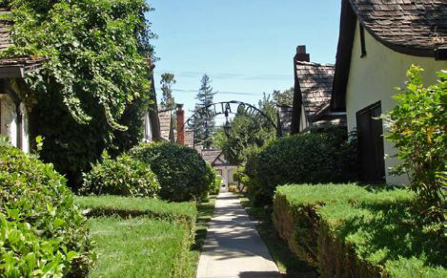 Cottage court with a heavily landscaped court