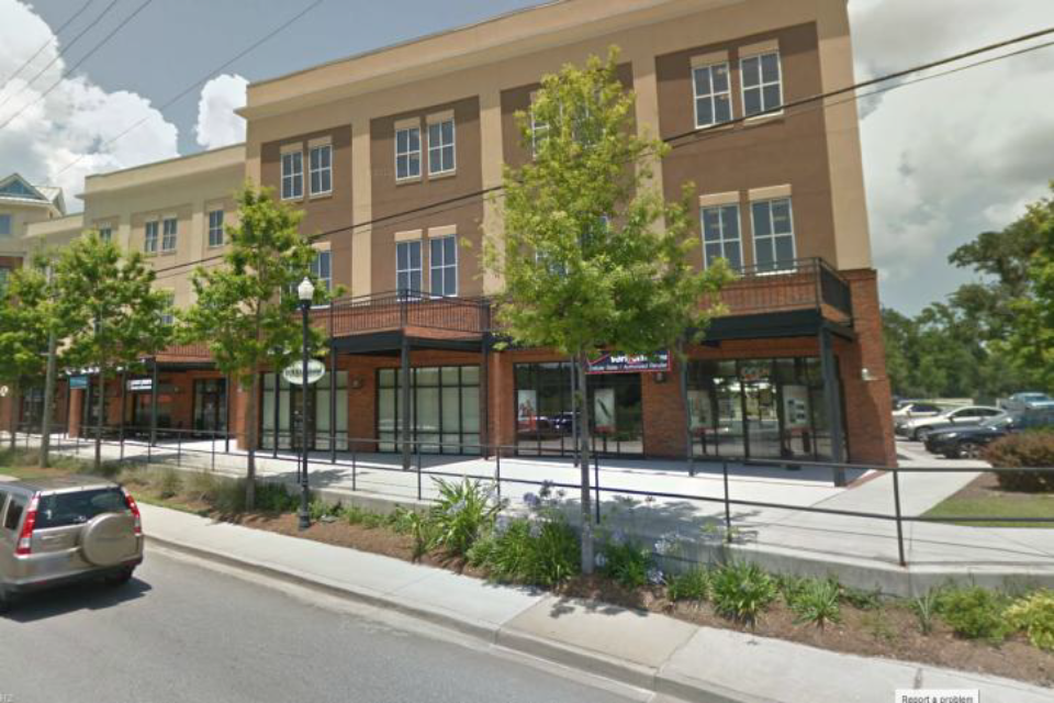 An example of a terrace providing a protected pedestrian environment on a busy thoroughfare