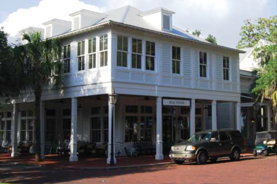 An example of an arcade encroaching the public ROW. The arcade provides the only means of circulation along the ROW