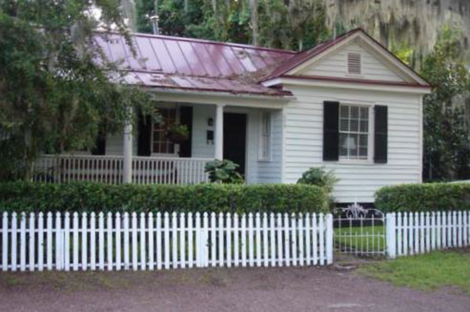 An example of an engaged porch