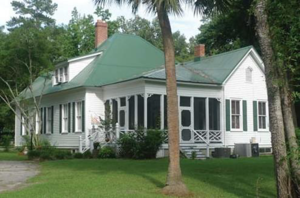 An example of an engaged porch