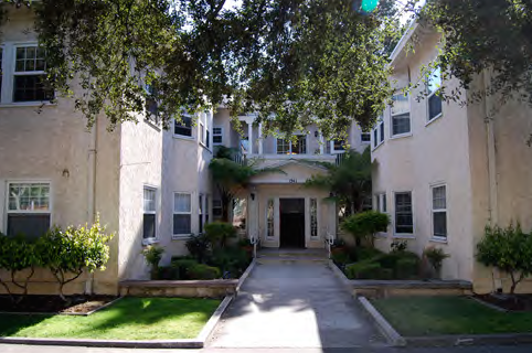 This residential forecourt provides prominent entry yard and breaks down the overall massing along the street.